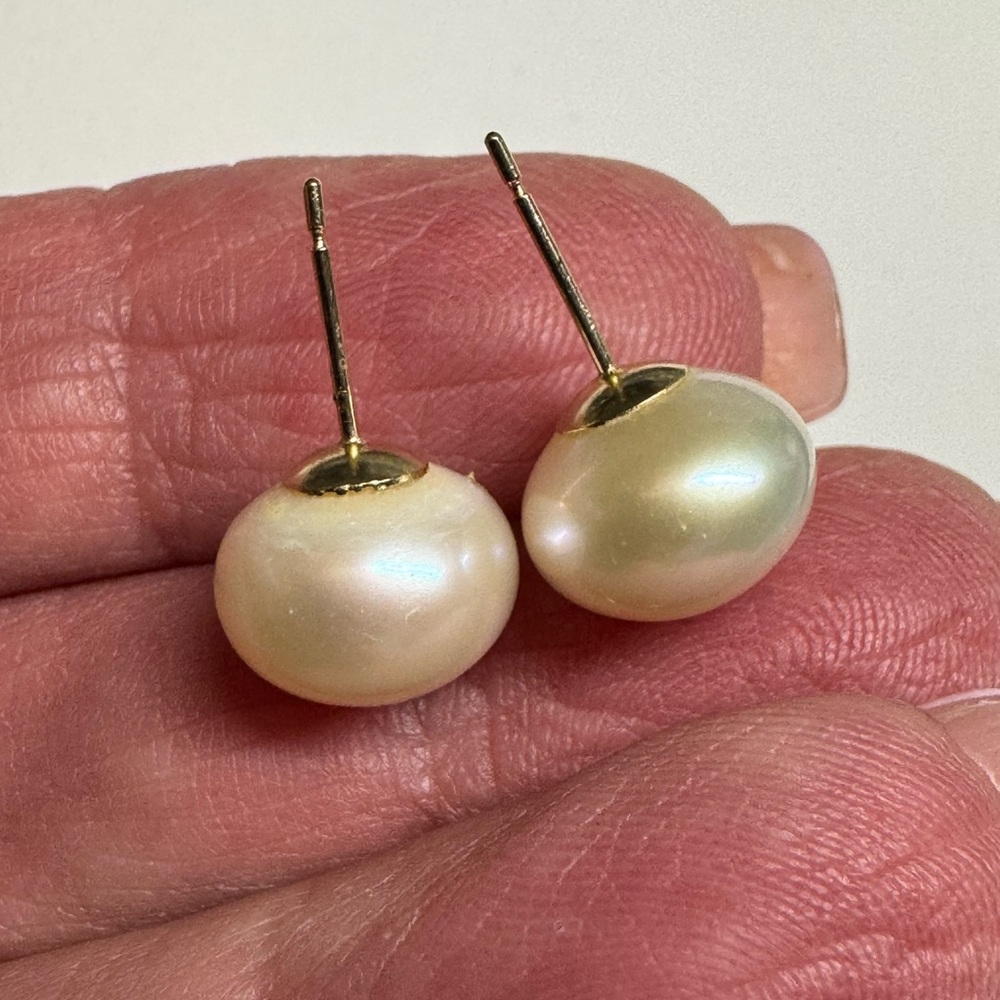14k 10mm White Button Freshwater Cultured Pearl Stud Earrings - Picture 6 of 10